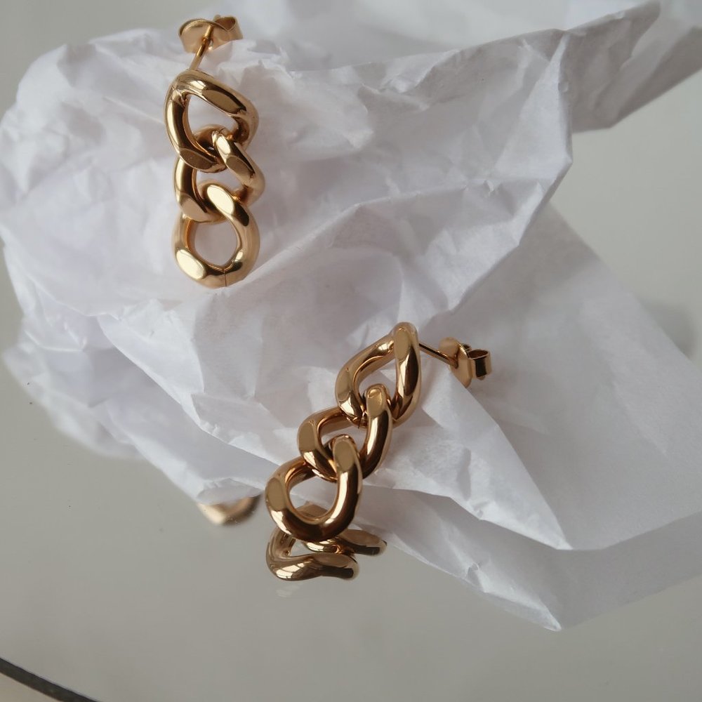NEW 18K Gold Plated Triple Link Earrings - Picture 3 of 9
